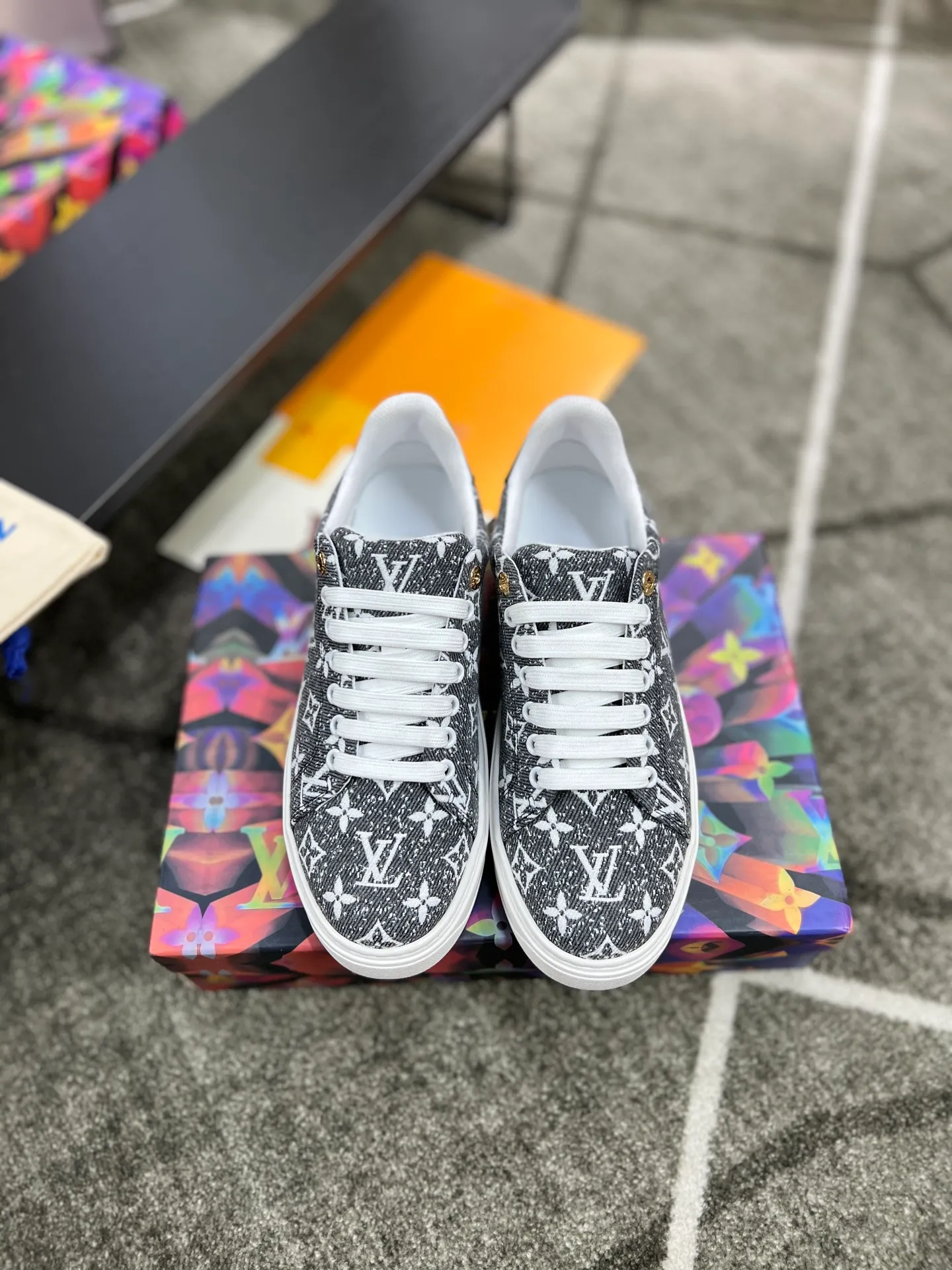 Factory price: 520💰LOUIS VUITTON [Louis VUITTON] New trendy Lv is on the market🎁, casual and fashionable men's shoes👟The upper is made of imported original fabric + cowhide mesh lining, the original wear-resistant rubber outsole, the version is simple and elegant, exclusive for trendy men, six colors available, code number: 38-44, customized 45, 46